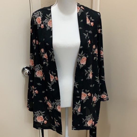 H&M floral belted kimono style top - Picture 3 of 8